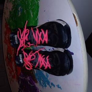 Hyper fuse Nike tennis shoes with hot pink laces size 8